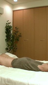 Insaciable asiática milf devora polla antes de montar duro
