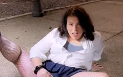 人妖在晚上露出