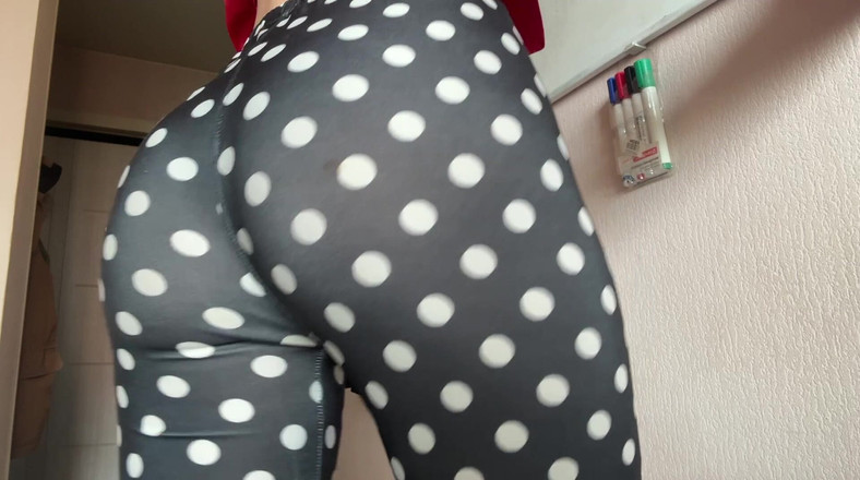 Skinny_lady69: レギンス姿でヒプンズが震える