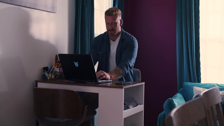 Little Puck: Duolingo after dark, kisah cinta cosplay horor