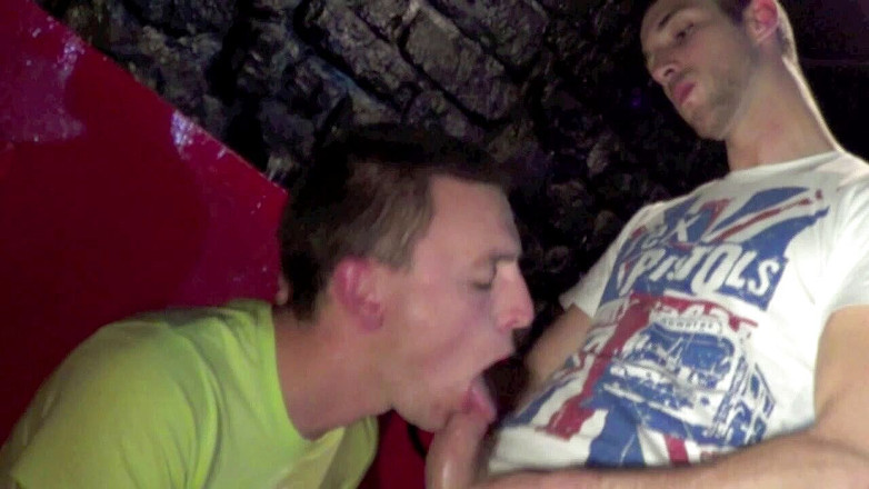 Crunch Boy: Paris'te Arap tarafından xxl yarakla kullanılıyor