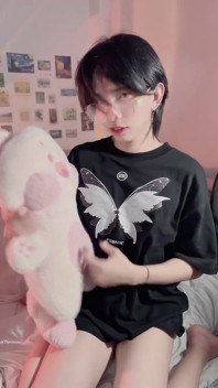 Asijské Femboy Cumshot Jíst