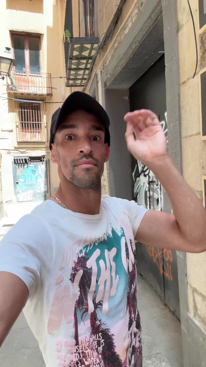 Paul Williams: Fully Naked Flashing at Barcelona City