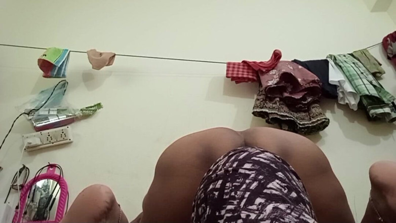 Real Couple 203: Moglie con un grosso culo succoso si siede sul viso...