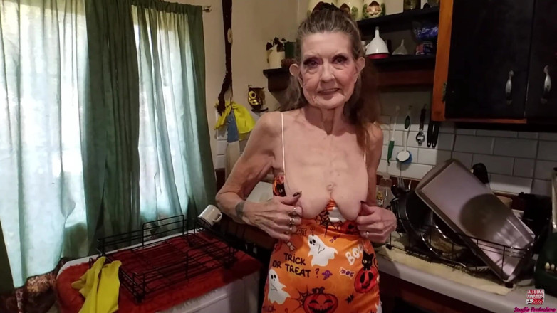 Sexy Sandra N Sir Christopher: Рабиня бабуся, сперма, повія, мінет, бабуся, фантазія соло