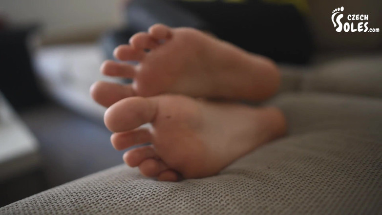 Czech Soles - foot fetish content: Uctívání mých unavených nohou
