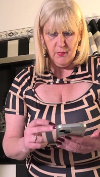 Aunt Judys - あなたの豊満で成熟したbbw継母キャサリンが成熟したポルノであなたを捕まえる