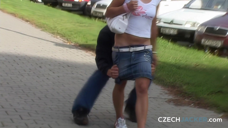Czech Jacker: 捷克杰克6:看,这是一个阴户!- 没有内裤,都是故意的