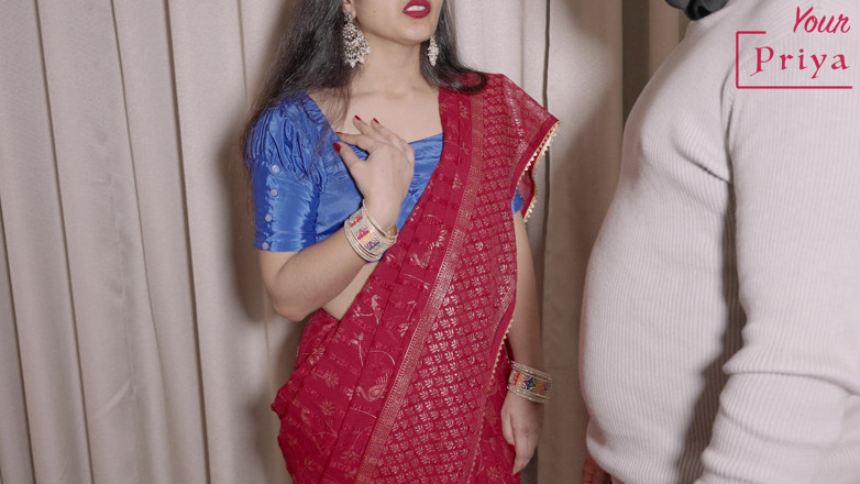 Your Priya: Une bhabhi sexy au pic se fait baiser et éjaculer dessus...