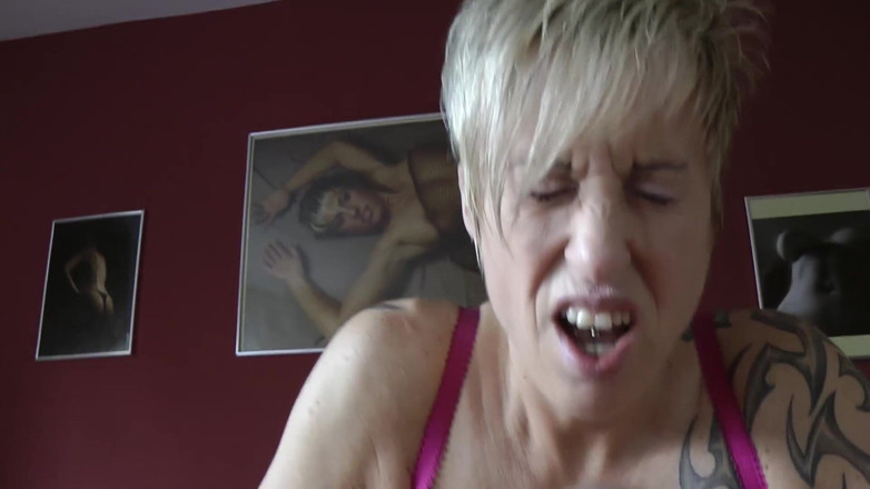 German amateur - 100% German hardcore videos: Ošklivá blonďatá zralá dostane do sebe krém