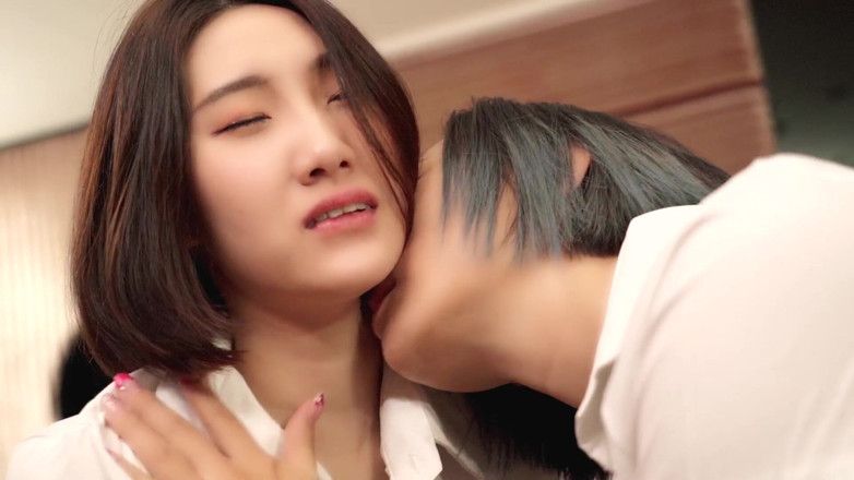 Asian Milfs n Teens: Mijn college-vriendje - perverse milfs en tieners