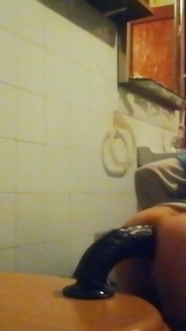 Culopeke: Tânărul savurează sexul anal