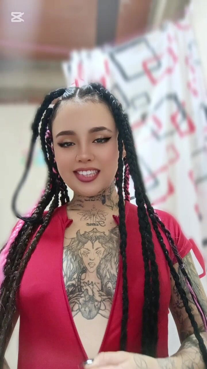 Dalyla: Calea evde tek başına mastürbasyon yapıyor