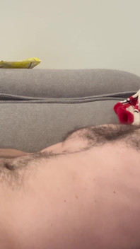 Melancap di sofa
