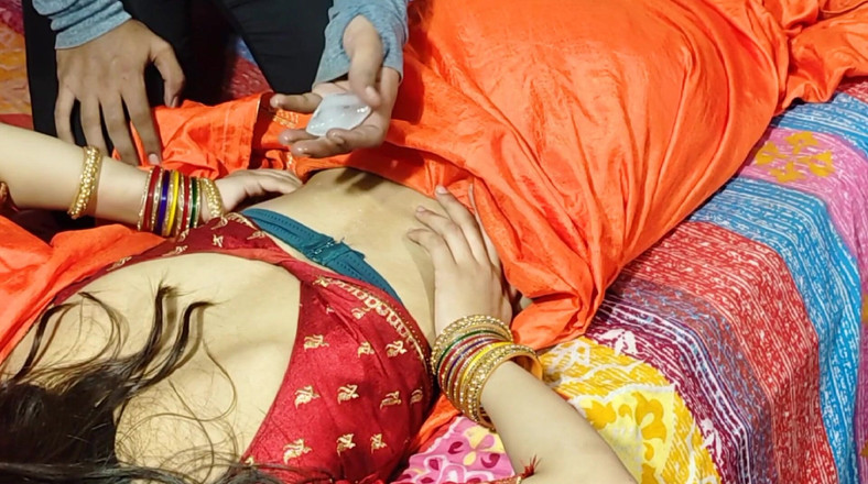 KavitaBhabhi: Obrovské Prsa Indické MILF Proužky Saree Choli A Šuká S Devar...