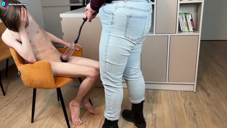 David Marcek: Des testicules bleues gonflées ! Il détruit complètement ses parties génitales ! -...