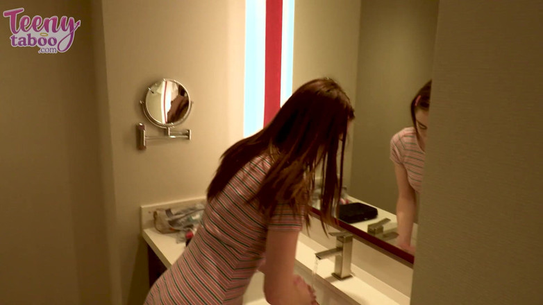 Teenytaboo: Üvey kızla tatilde dölleme