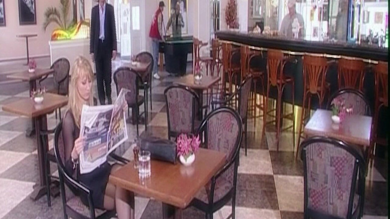 Erotic Club: Lesbické sání koz děvky - mokrá kapající velká prsa