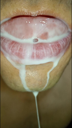 Rey rey: Fetiche de lengua grande y húmeda