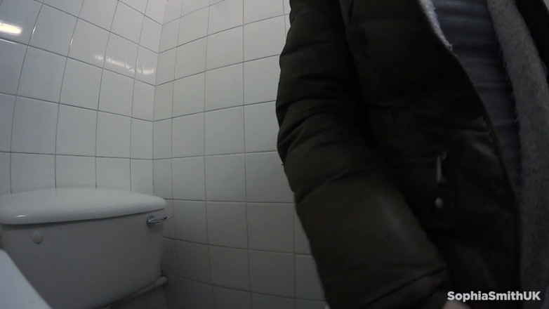 All Sexy Vids: Čůrání v šatnách