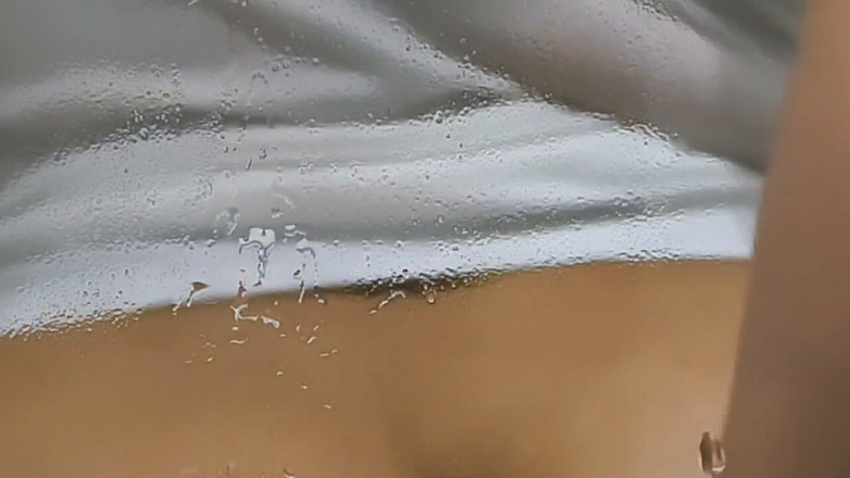 Milfcaliente69: Cette soubrette m’exhibe vraiment, avec son gros cul délicieux