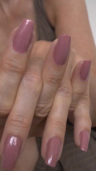 เล็บยาวสีชมพูเร่าร้อน, JOI, คุณนายวิกตอเรีย วาเลนเต้