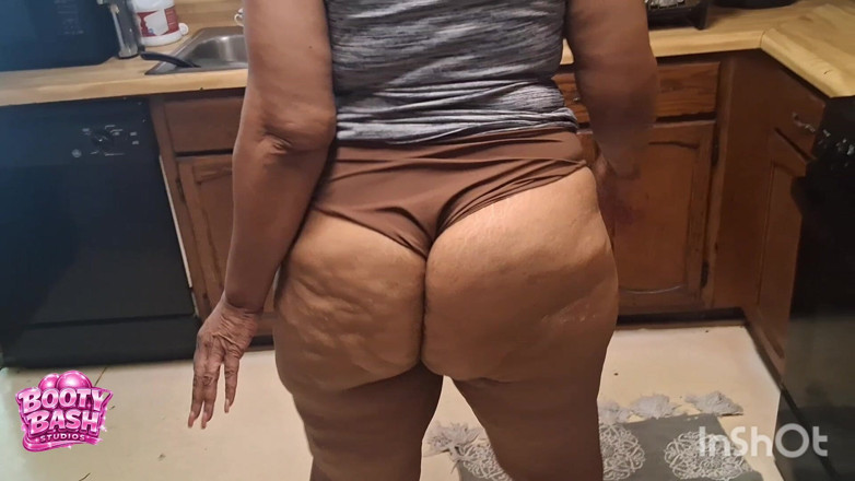 Sexpartyatl: Di dapur, ratu dubur ratu phat di dapur, pantat besar