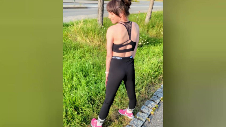 TV_Helena: Spor sırasında çifte ıslatıyor!! Travesti herkesin içinde sidikle dolu koşuyor!