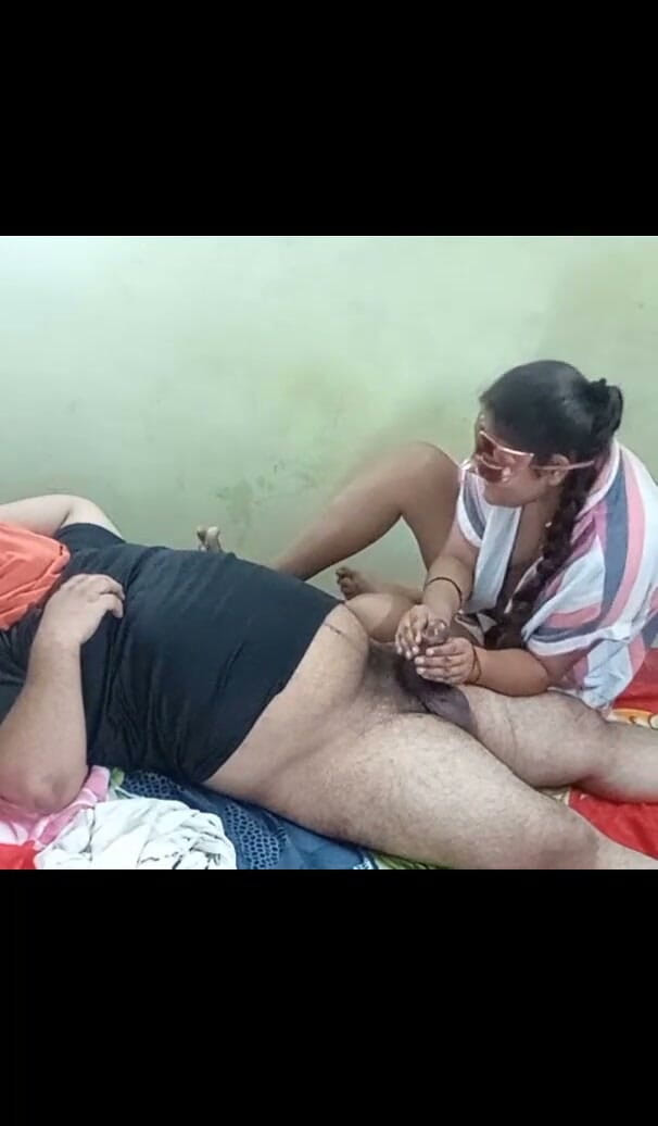 AnnielLo: College Roommate’s Sensual Oil Massage Turns Handjob