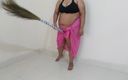 Aria Mia: Sexy teta má sex s koštětem při úklidu domu - hindský čistý zvuk