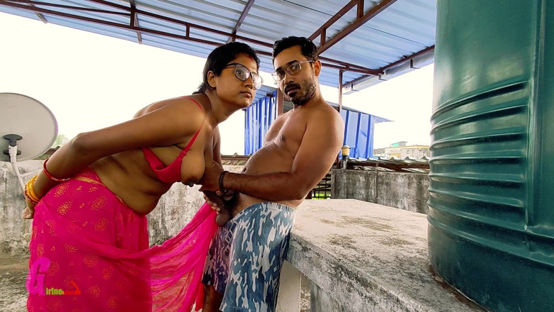 Horny_Bong: Indian Bhabi Take Cream Her Face