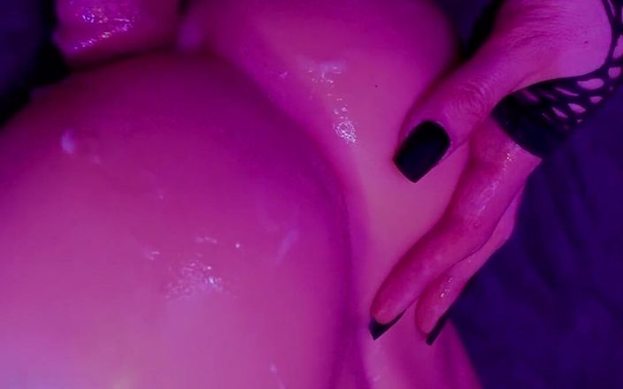 Fer fer sissy: Fer Sissy Futând o jucărie sexuală și ejaculând