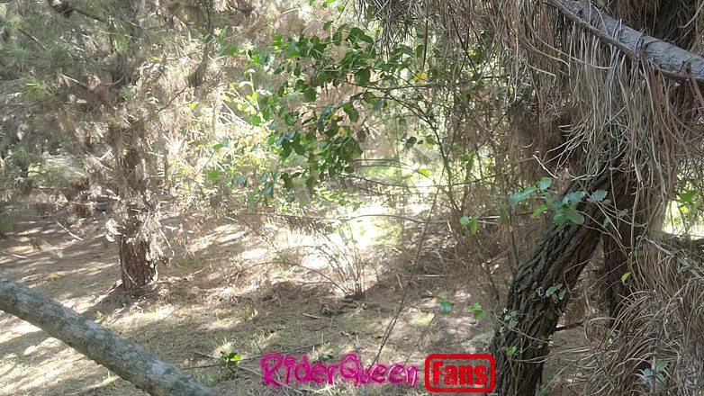 Riderqueen BBW Step Mom Latina Ebony: Riderqueen 独自一人，户外，粉丝视频