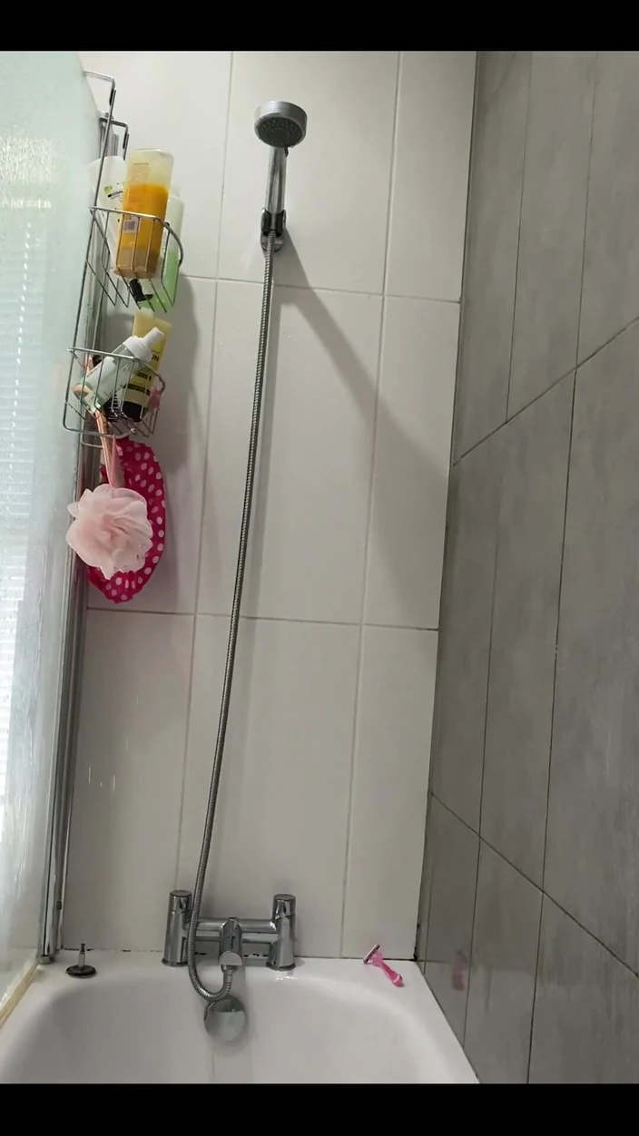 Ivy gold: Showering