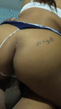 Jassi menunggangi penisku