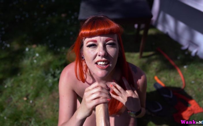 Wank it Now: Auburn Fox se corre en el jardín: pt2