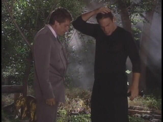 Anal seduction: Prsatá blondýnka si nechá vyprskat zadek a strčit jí do...