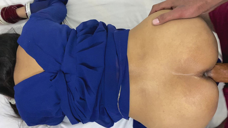 Desifilmy45: Melihat zakar hitam tebal ayah tiri, awek dara punya shook...