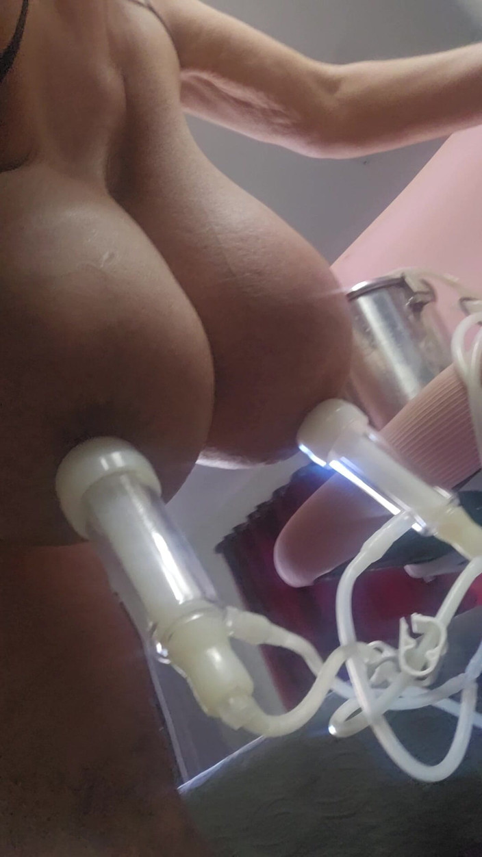 Claudia Marie: Гігантські цицьки бімбо доїли