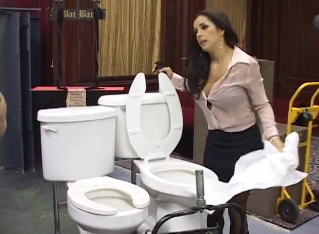 DIRTY MOMS: Francesca Le dikongkek rakan sekerja di anau
