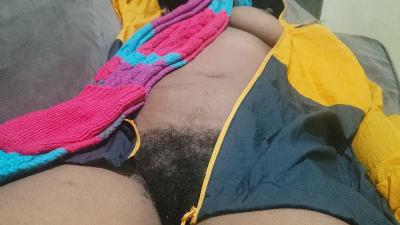Lovemina: Harige en charmante babe - natuurlijk poesje, zachte sensuele vibes, echt...