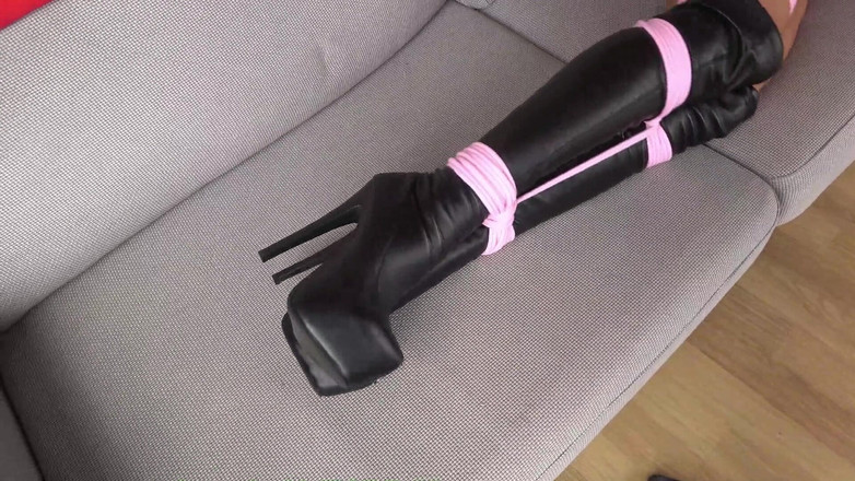 Latina Fetish: Mila ve Latin kadın: domme bağlı ve itaatkarını son derece...