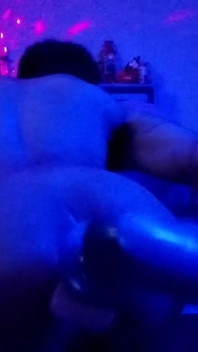 È il suo vibrare! Jimmyzdick trova un massaggiatore posteriore e un dildo??