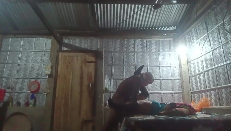Masuuma Aktaaar: India Assam Femans fru och Husbend het sexvideo