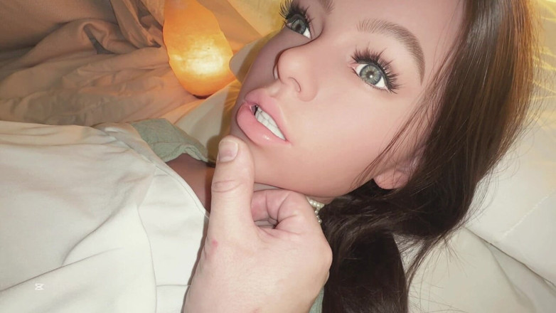 Gigi oficial: Battle: 18 Years Old Cutie Vs Nano Expensive Upgraded Sex Doll