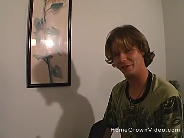 Homegrown GFs: Average couple sucks and fucks