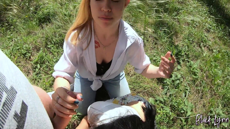 YSP Studio: Kawan merokok menghisap zakar bersama - blowjob bertiga