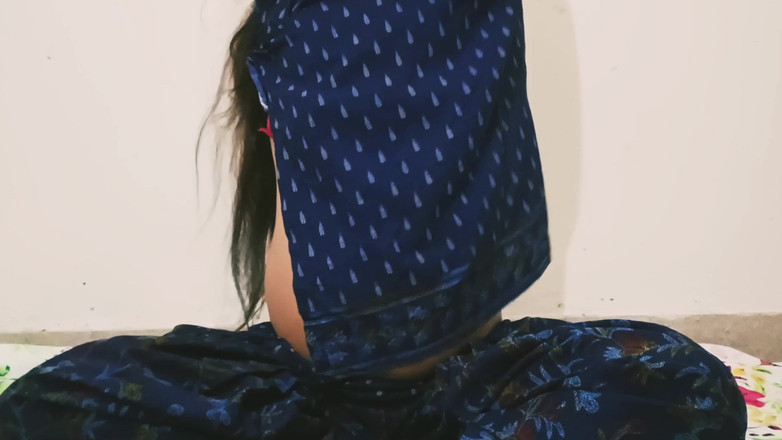 YOURAMRITA04: 핑거링하는 귀여운 인도 여대녀