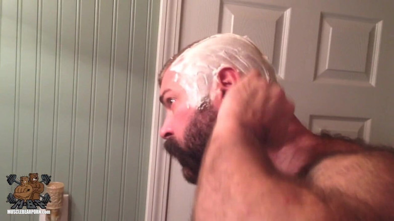 Muscle Bear Porn: Bliskie golenie