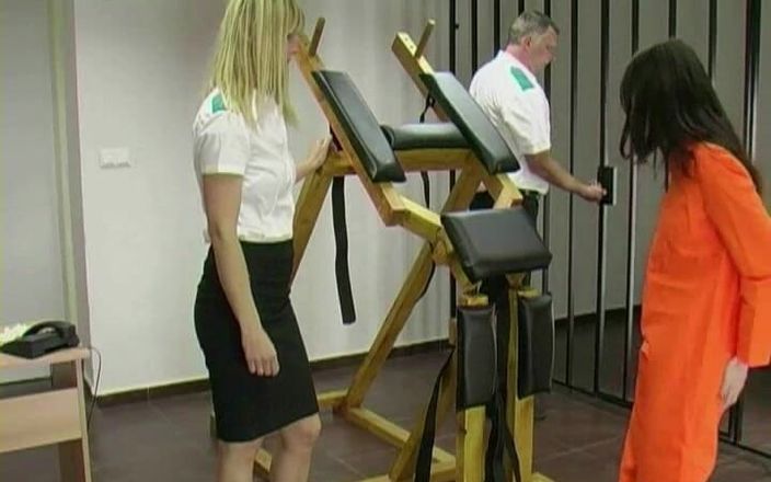 The Spanking Machine: Mesin pukulan Katiegold - sebatan pantat